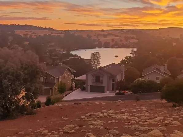 572 Poker Flat Rd, Copperopolis, CA 95228