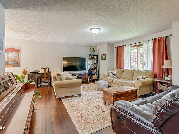 5th image of 304 Highland Rd