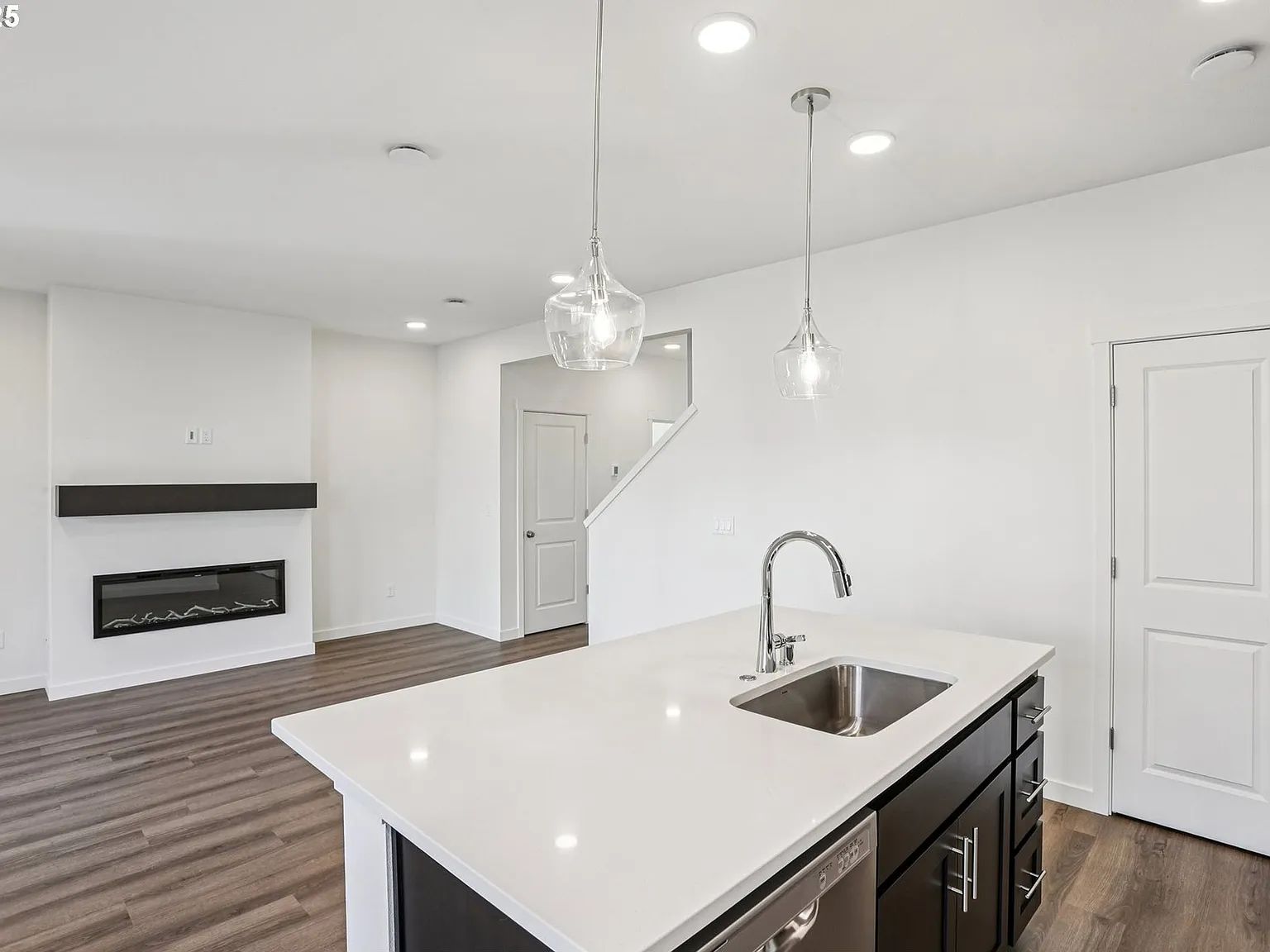 3 bed, 2.5 bath, 1585 sqft, $2,550 — Photo 3