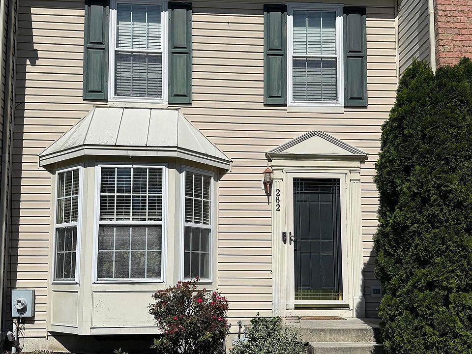 1st image of 262 Regents Cir
