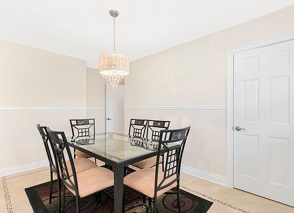 5th image of 22W050 Squire Ln