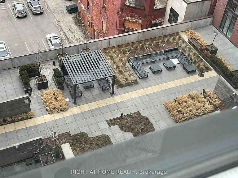 118 King St E #1015 — Photo 25