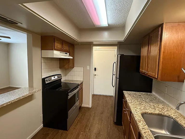 601 E Maryland Ave #205205 — Photo 4