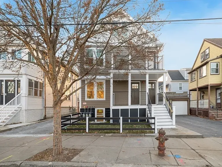Prime Somerville location: A beautiful property just minutes from the best of Davis Square and Tufts University.