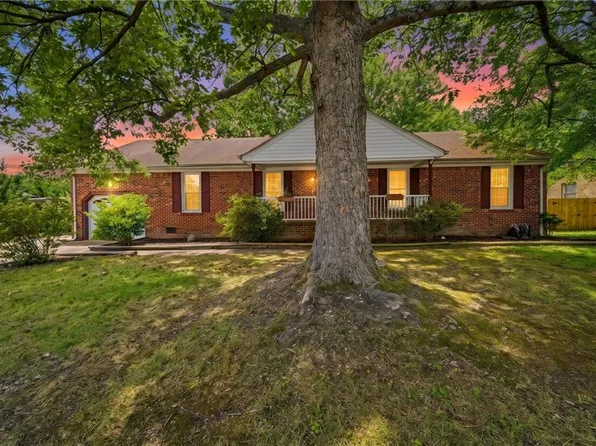 908 Landing Creek Dr, Chesapeake, VA 23323