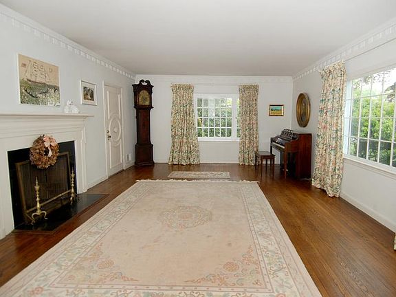 Living Room Door to Screen