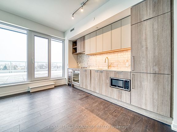 5th image of 2020 Bathurst St #807