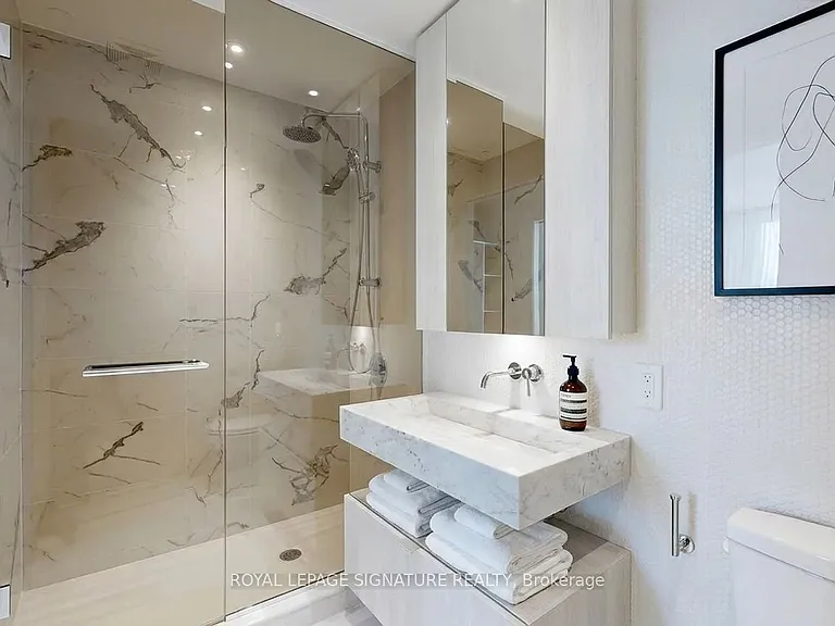 11 Yorkville Ave #3602 — Photo 7