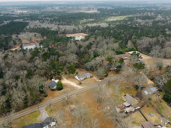 4th image of 240 Magnolia Dr