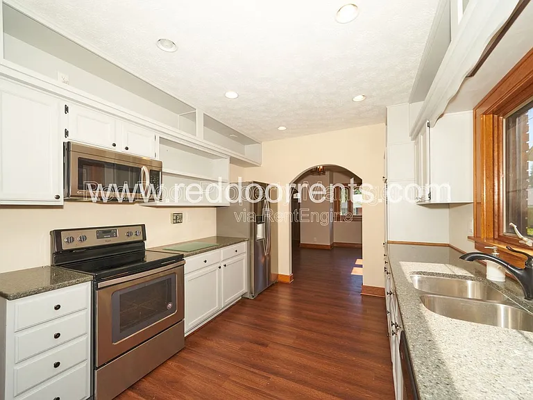 412 N Merrill St — Photo 14