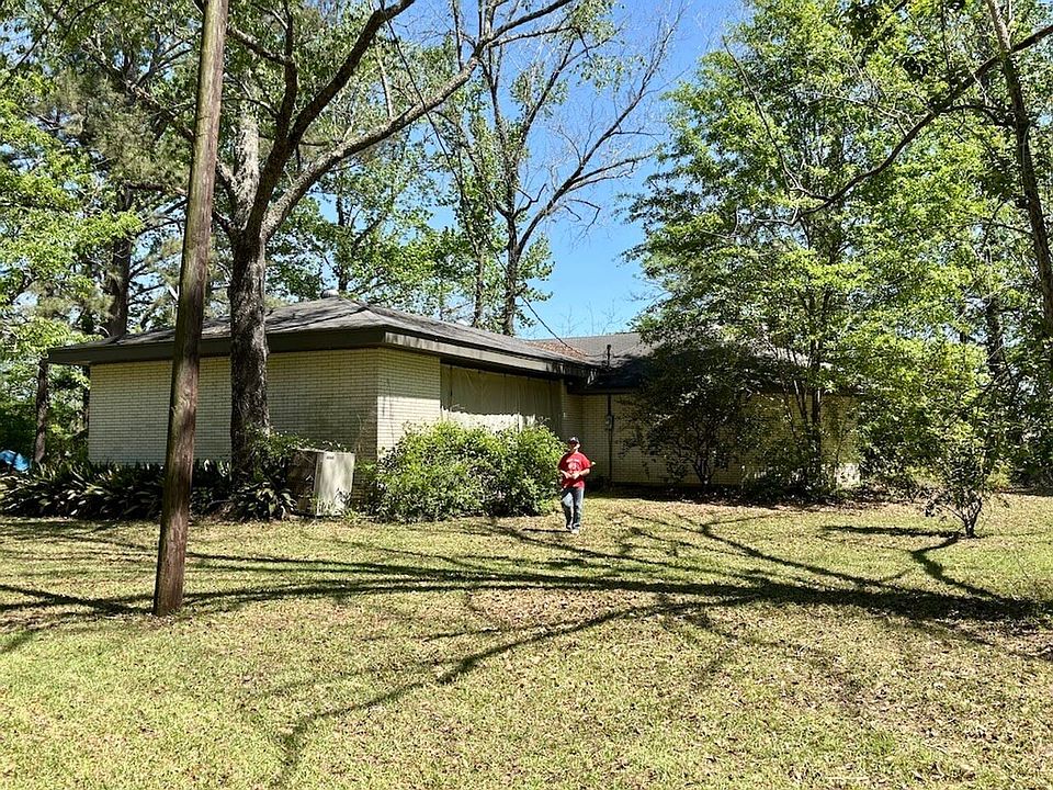 1st image of 975 Finley Rd