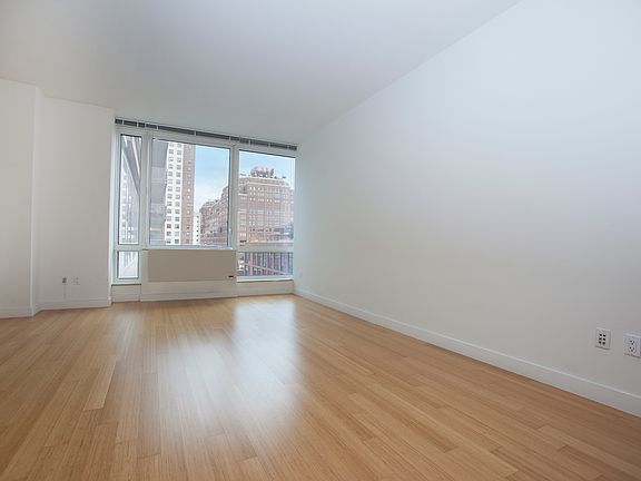 3rd image of 450 W 17th St APT 1014
