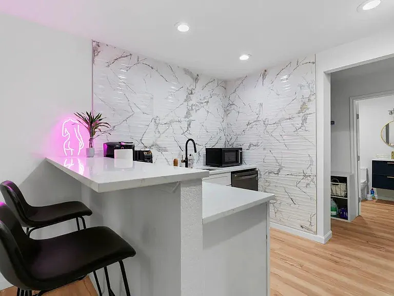 2204 Delcrest Dr — Photo 21