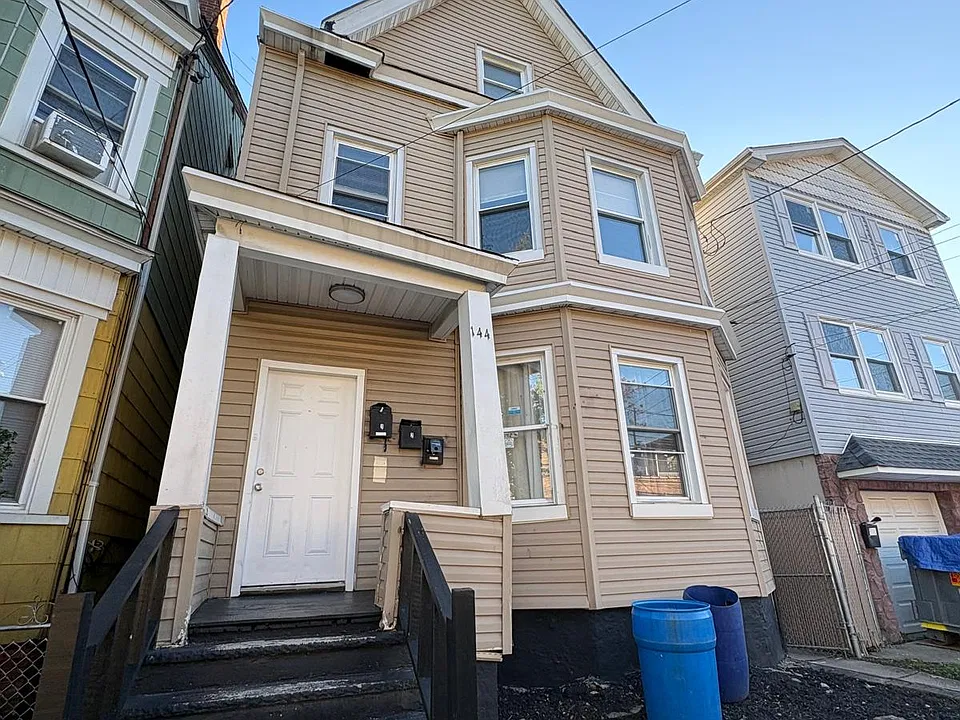 144 Putnam St #2
