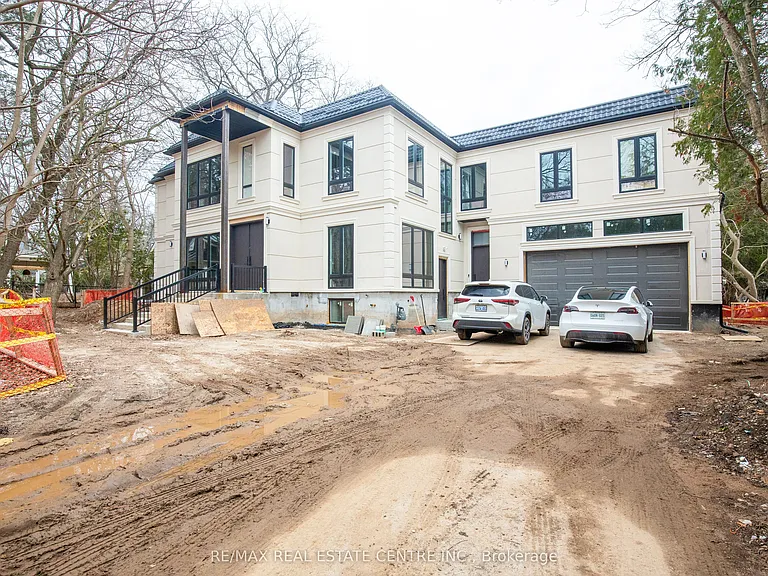 143 Balsam Dr — Photo 2