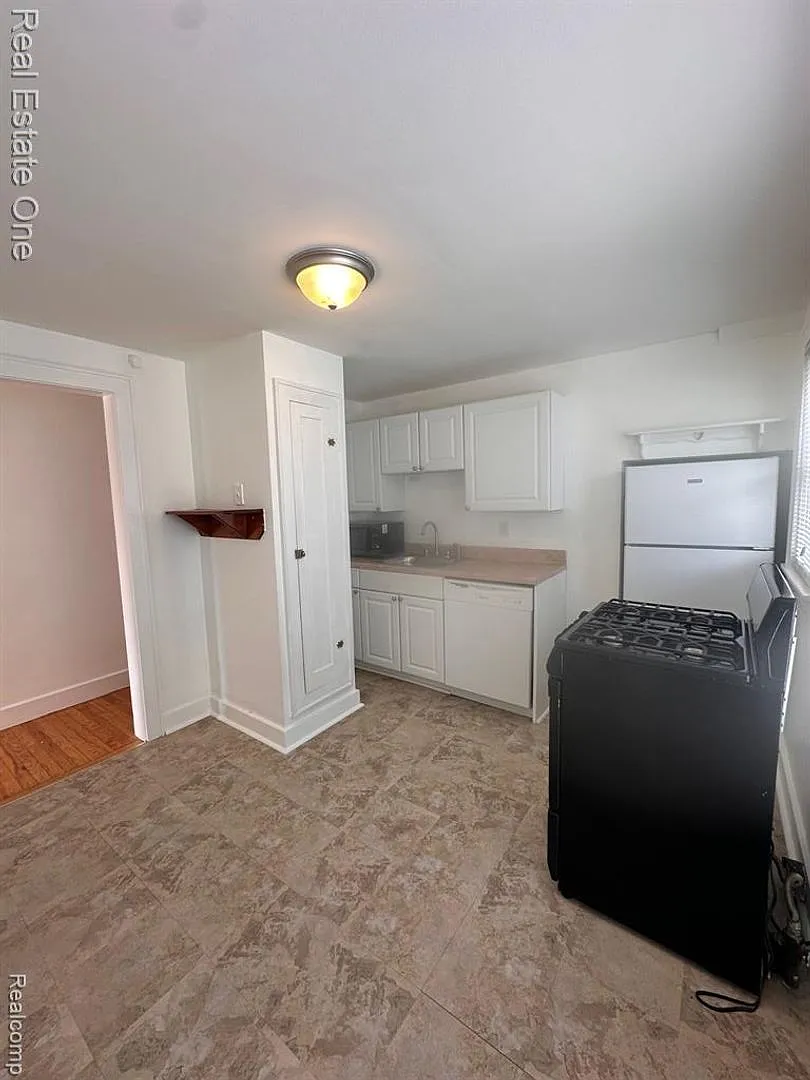 Building Photo - 122 W Houstonia Ave #B