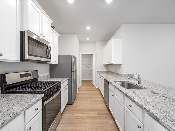 This kitchen is ready to host all your parties and get-togethers!