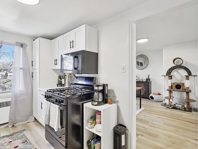Charming 1, 2, and 3-Bedroom Townhomes in a Quiet Pittsburgh Neighborhood — Photo 77