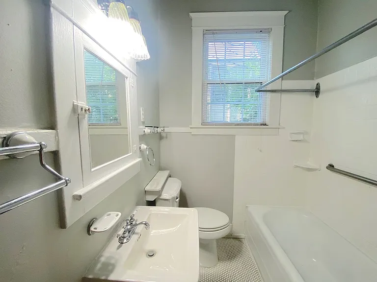 44 N Belvedere Blvd — Photo 8