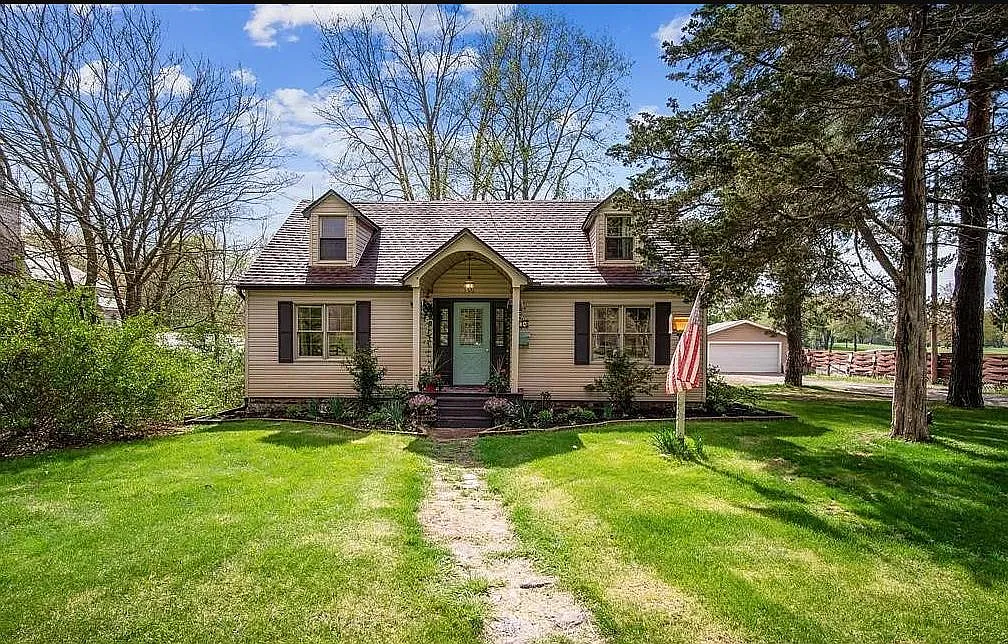 304 S Hughes Rd photo 1