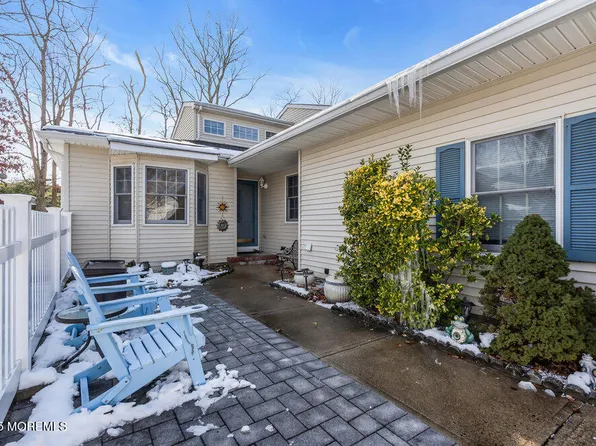 5 Cherrywood Circle #105, Brick, NJ 08724