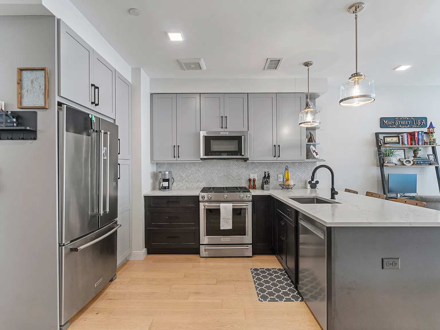 1 bed, 693 sqft, $3,200 — Photo 3