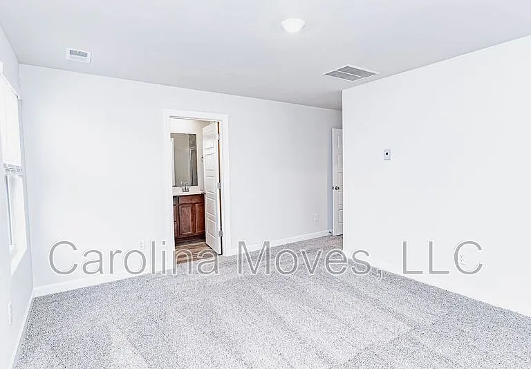 225 Telford Dr — Photo 7
