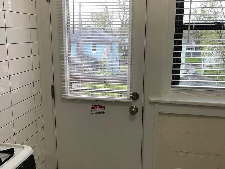 1064 Kenmore Ave #12 — Photo 33
