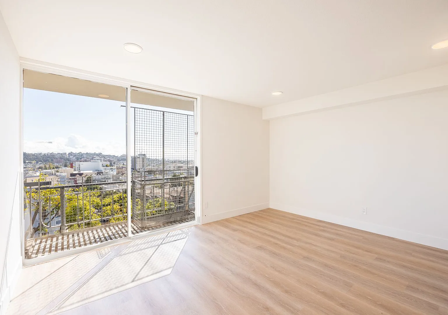 940 Guerrero Street (1082r) — Photo 1