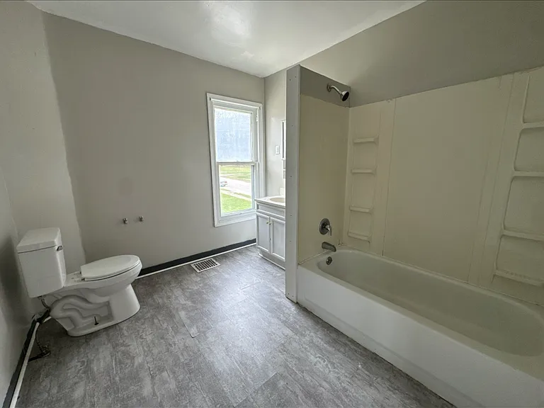 519 Lyndal St — Photo 4