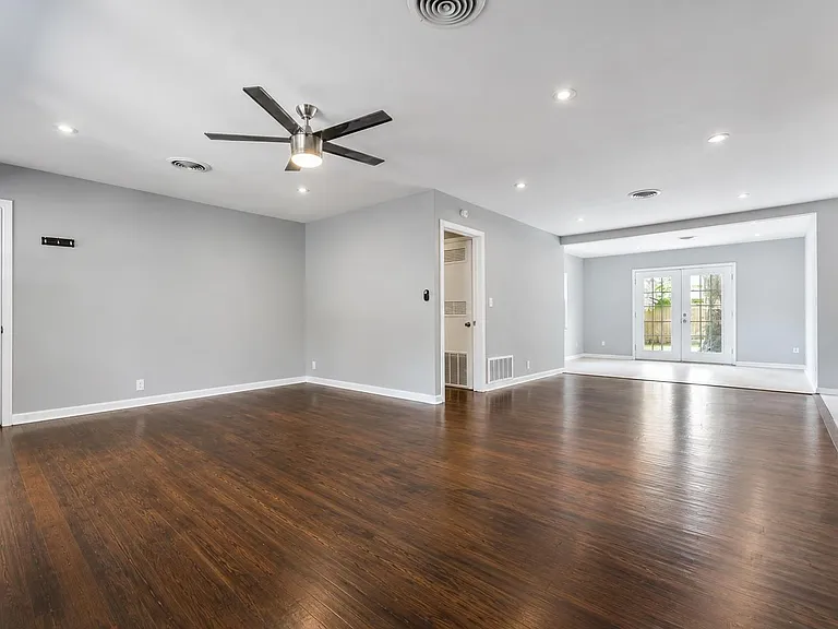 2105 Fortview Rd — Photo 6