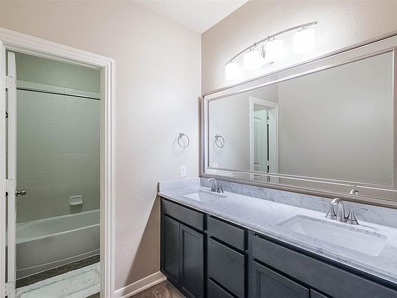 5th image of 99 W Wading Pond Cir