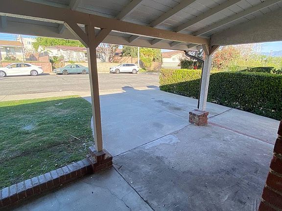 2nd image of 2442 Gladys Ave