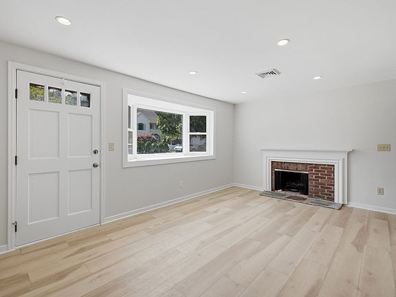3rd image of 154 Maple St