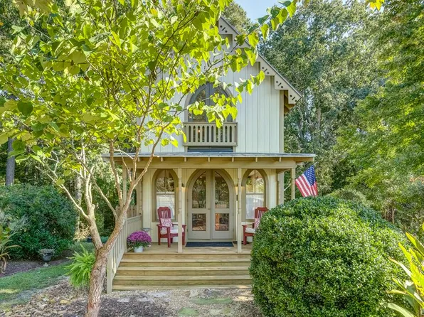 55 Park Pl, Irvington, VA 22480