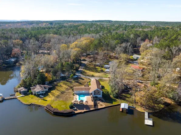 163 Poplar Cir, West Point, GA 31833