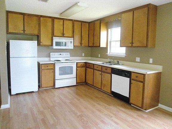 3rd image of 411 E Lovett St