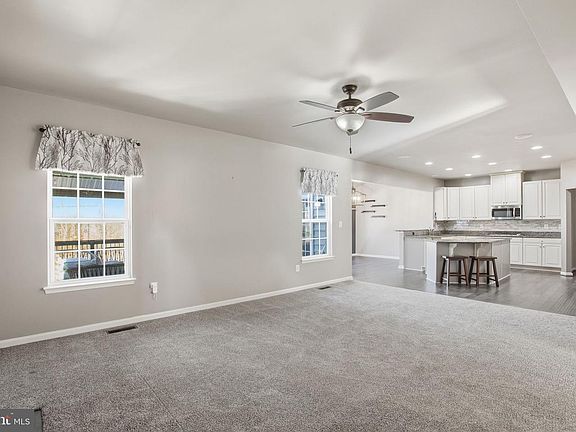4th image of 38 Taylors Hill Way