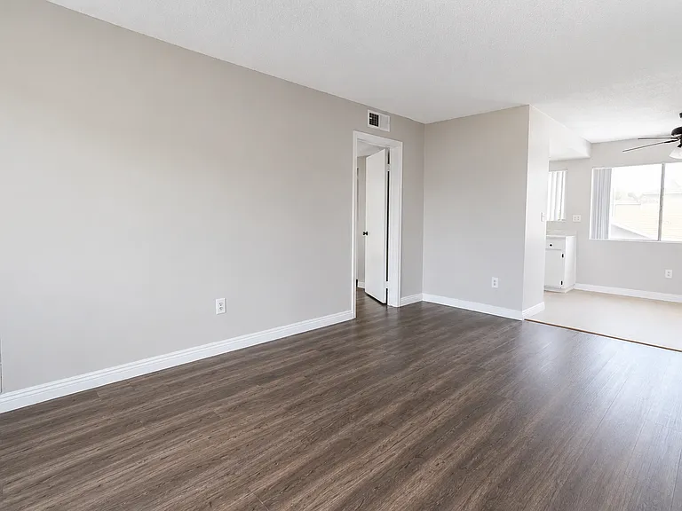 304 E Olive St #23 — Photo 5