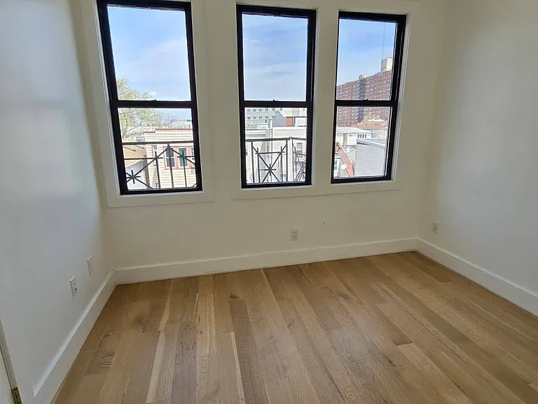 50 Grace St #3R — Photo 6