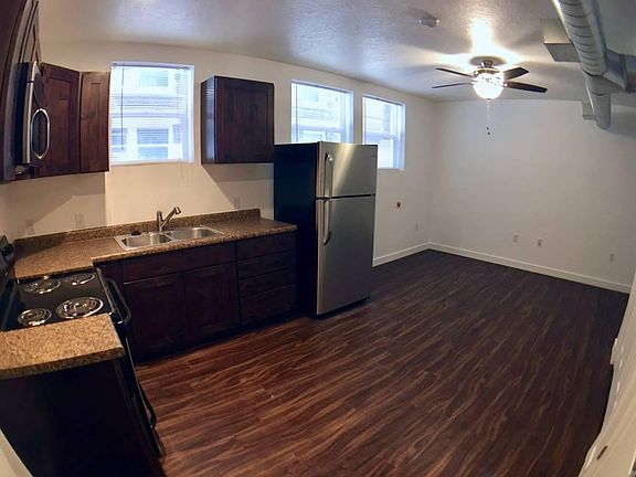 3rd image of 419 E 200 S APT 204