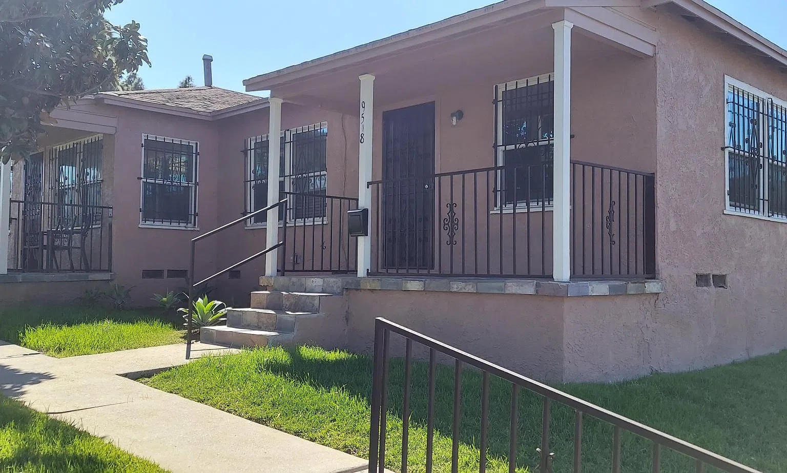 2 bed, 900 sqft, $2,300 — Photo 2