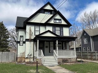 215 W Perry St, Belvidere, IL 61008