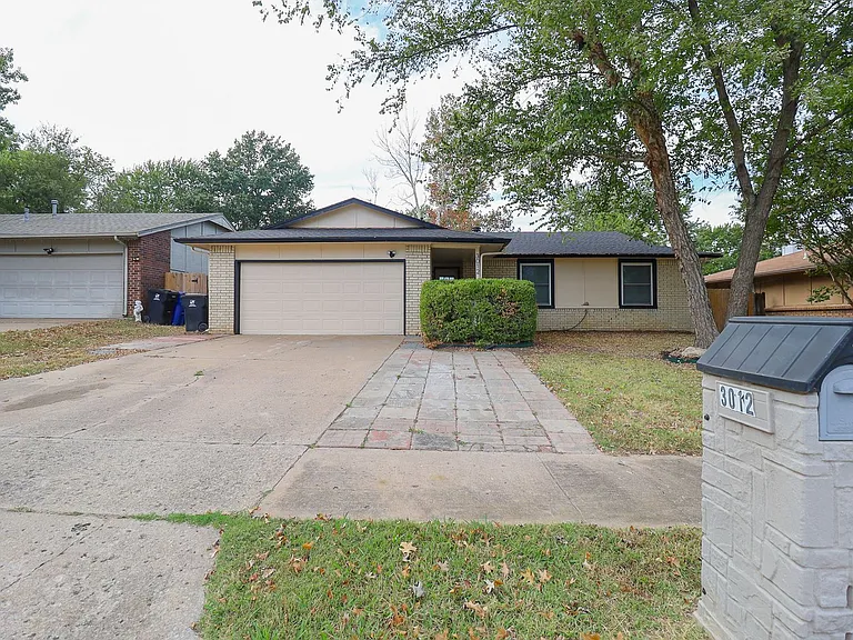 3012 S Ash Ct — Photo 2