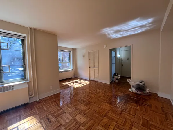 19650 67th Ave Fl 1, Fresh Meadows, NY 11365