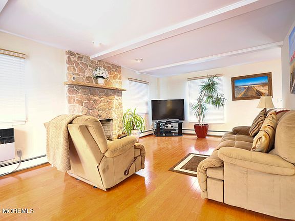 2nd image of 614 Woodside Place