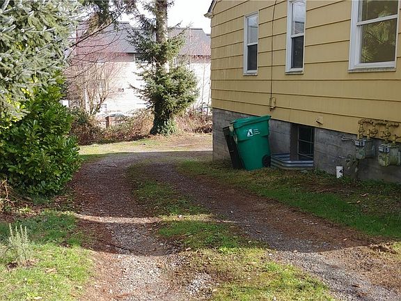 2nd image of 1124 1126 Chestnut St SE