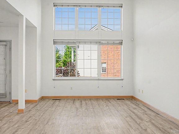 4th image of 29307 Douglas Dr
