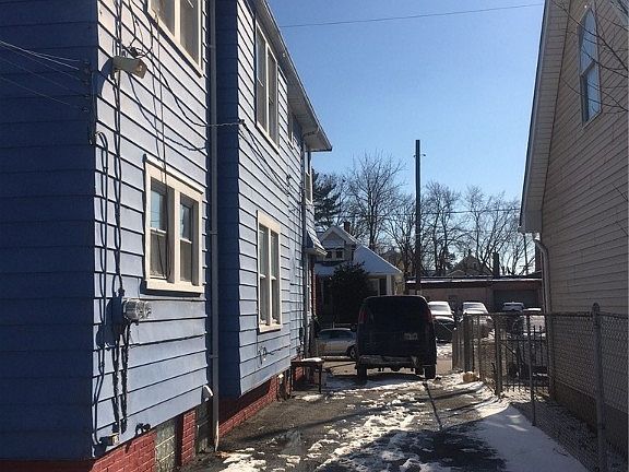 5th image of 11107 Forest Ave