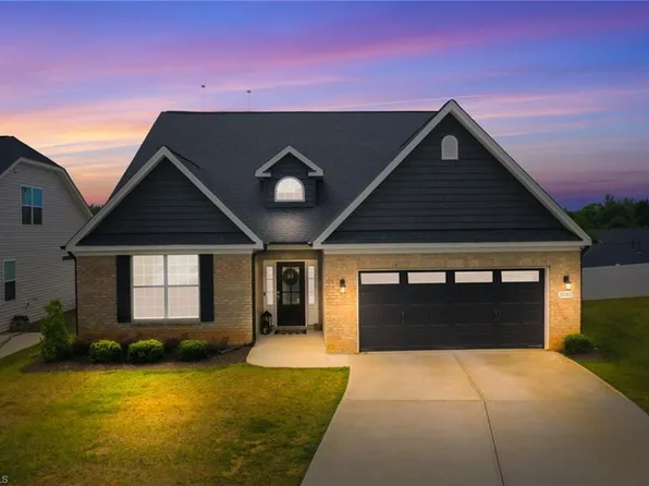 2082 Dowell Ct, Burlington, NC 27215